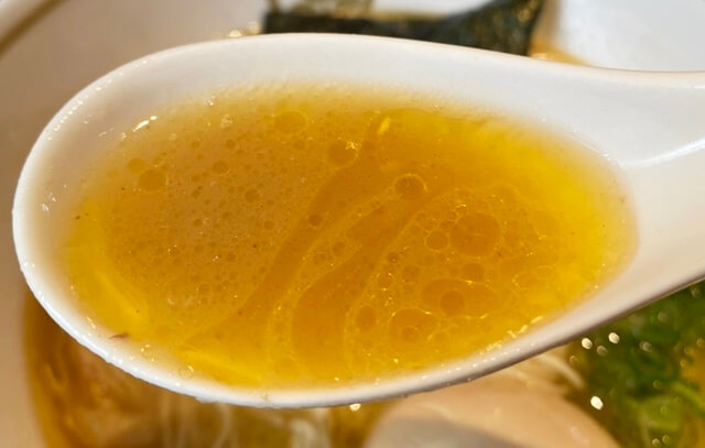 中華蕎麦つぼみの鶏ガララーメンのスープ