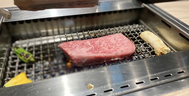 氷見 牛屋 富山店の厚切りステーキ